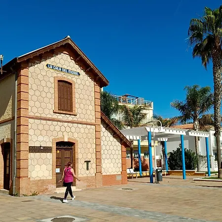 Апартаменты Romantic Ocean Breeze, 50 Meters From The